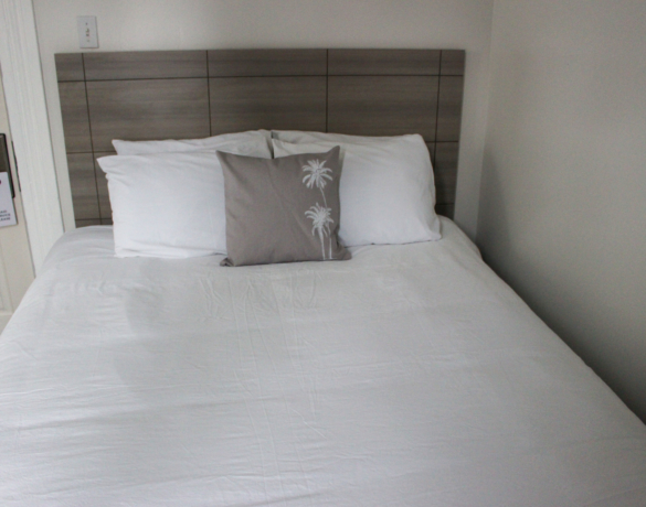 Standard-Queen-Room-Bed